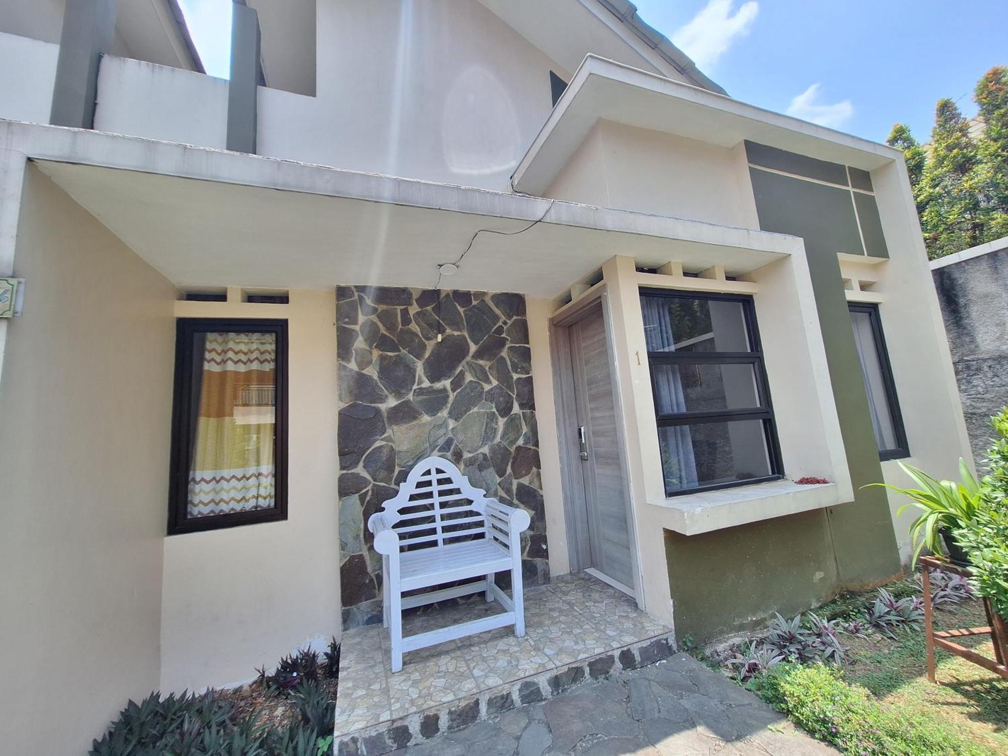 Urbanview Hotel Inkoppabri Cisarua Puncak Ngoại thất bức ảnh