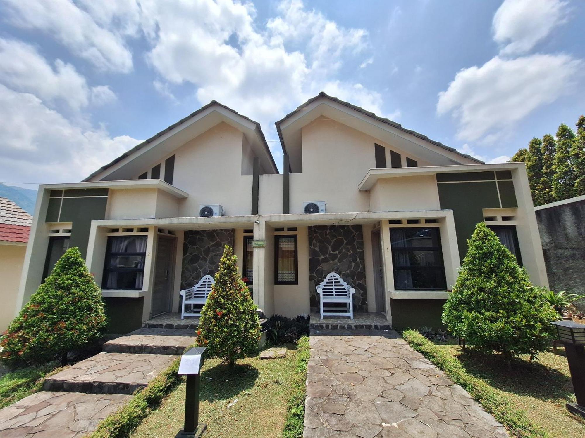 Urbanview Hotel Inkoppabri Cisarua Puncak Ngoại thất bức ảnh