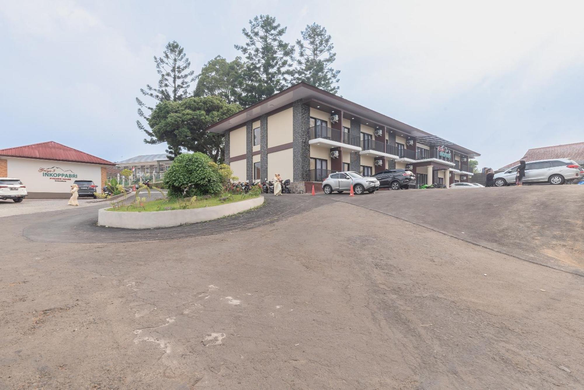 Urbanview Hotel Inkoppabri Cisarua Puncak Ngoại thất bức ảnh