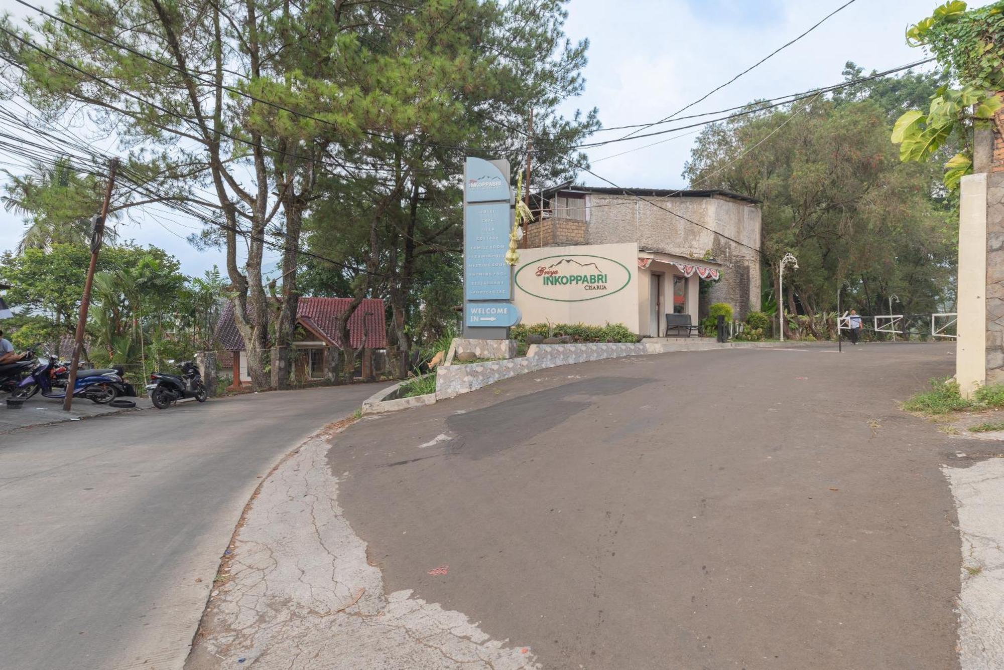Urbanview Hotel Inkoppabri Cisarua Puncak Ngoại thất bức ảnh