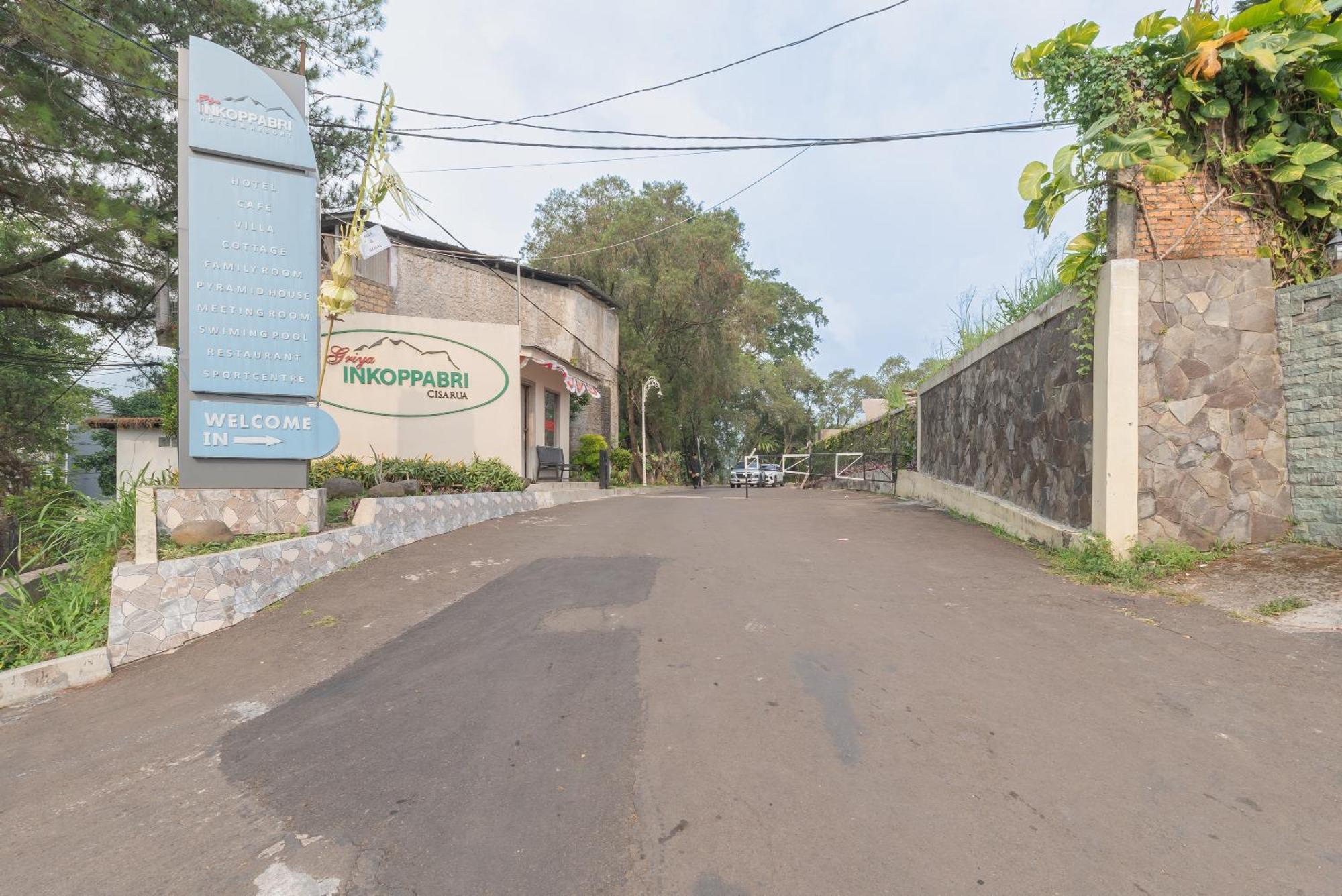 Urbanview Hotel Inkoppabri Cisarua Puncak Ngoại thất bức ảnh